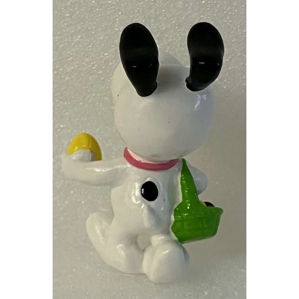 Peanuts 1994 Snoopy Easter‎ Basket & Egg Whitman's Collectible Figurine